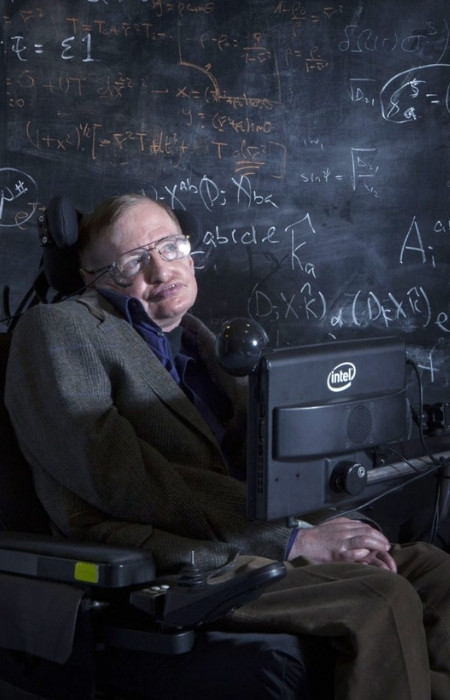 Quella volta che Stephen Hawking spiegò come calciare il rigore perfetto