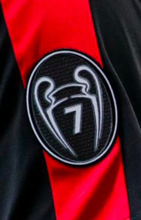 Perché il Milan indossa il badge della Champions e l'Inter no?