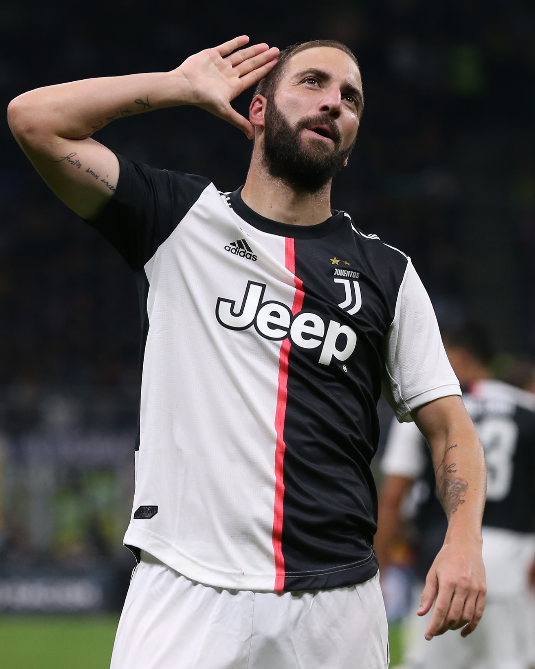 Le difficoltà di Higuain nel controllo palla (spoiler, non ne ha)